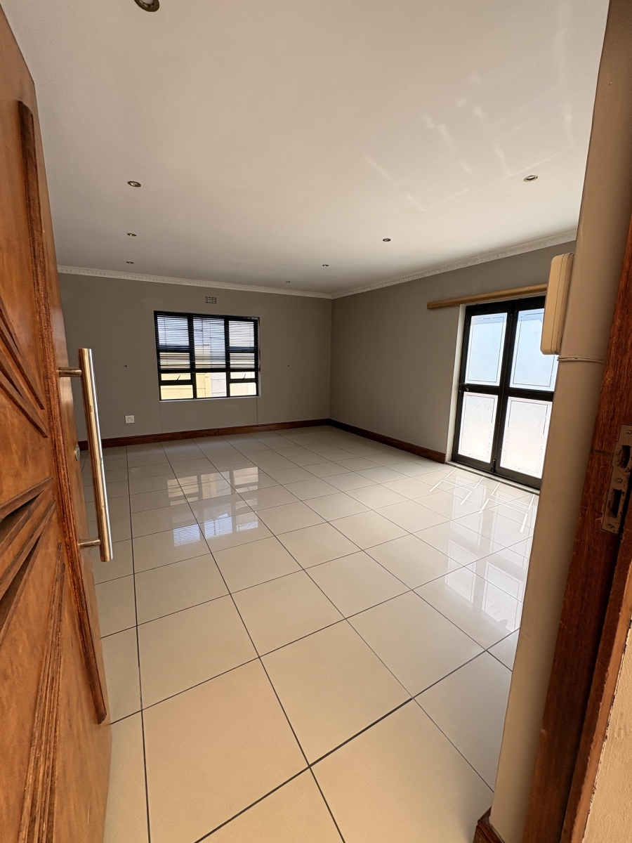 To Let 4 Bedroom Property for Rent in Kirstenhof Western Cape